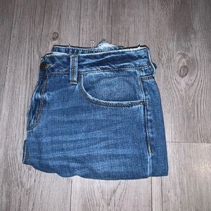 High waste jeans with rips